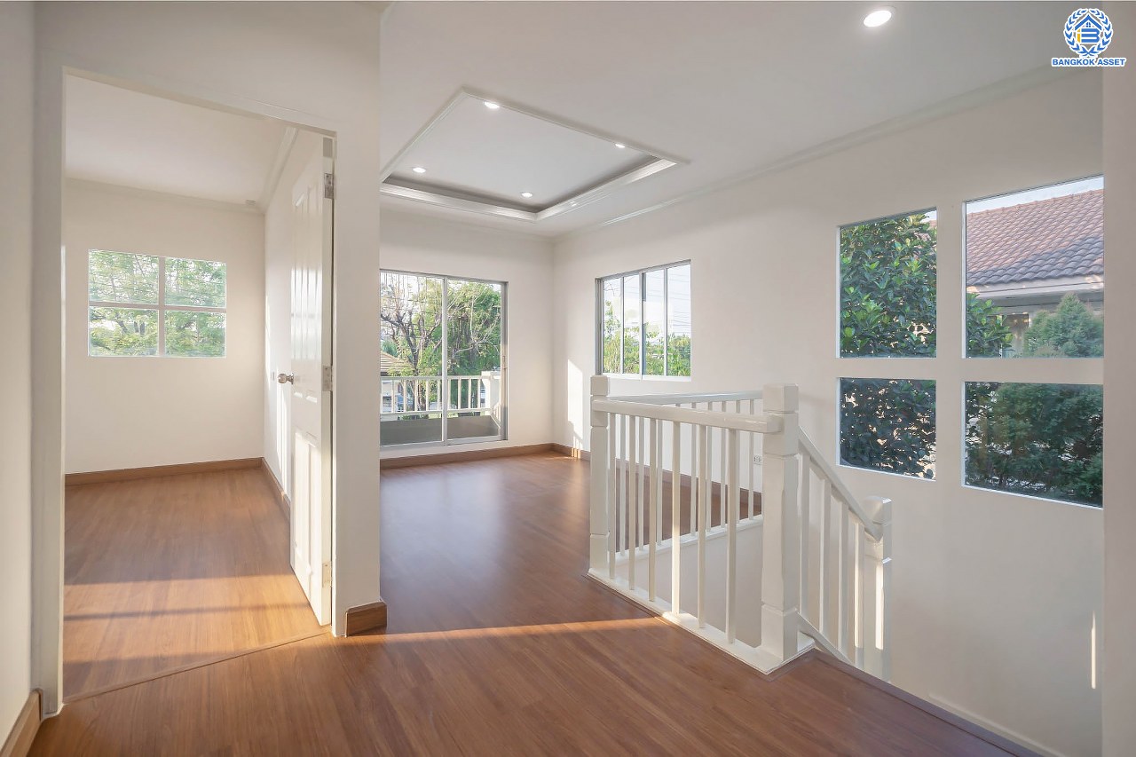 บ้านมือสองตกแต่งใหม่ โครงการ ชัยพฤกษ์ เพชรเกษม81 หลังมุม แบรนด์ Land&Houses พร้อมรองรับทุกความสุข บนเนื้อที่ 63.3 ตร.ว. ฟังก์ชัน 3 ห้องนอน 3 ห้องน้ำ 1 ห้องอเนกประสงค์ 2 ที่จอดรถ ทำเลเดินทางสะดวก เชื่อมต่อถนนเพชรเกษม ถนนมาเจริญ และใกล้ทางด่วน "เพชรเกษม"